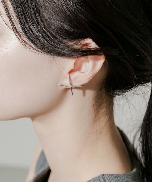 SMELLY / スメリー ピアス・イヤリング | メタルクロスピアス | 詳細1