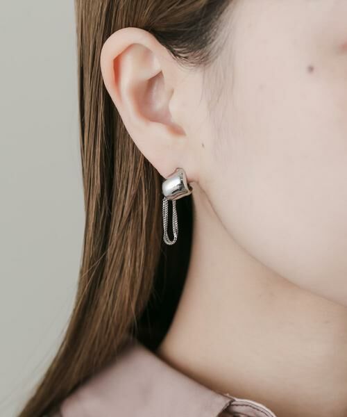 SMELLY / スメリー ピアス・イヤリング | ニュアンスメタルモチーフチェーンピアス（シルバー）