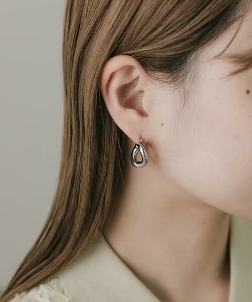 SMELLY / スメリー ピアス・イヤリング | ステンレスニュアンスプックリフープピアス | 詳細1