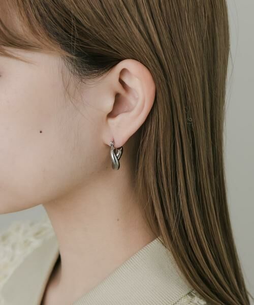 SMELLY / スメリー ピアス・イヤリング | ステンレスニュアンスプックリフープピアス | 詳細4