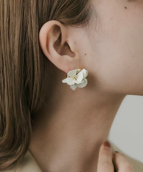 SMELLY / スメリー ピアス・イヤリング | マットプレートフラワーピアス | 詳細1