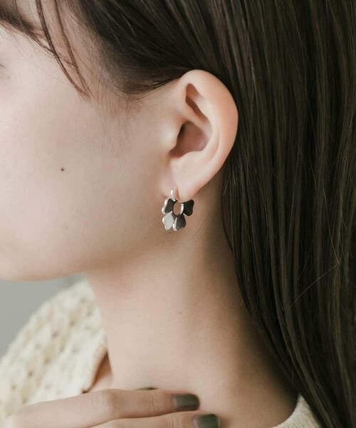 SMELLY / スメリー ピアス・イヤリング | フラワープレートフープピアス | 詳細2