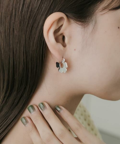 SMELLY / スメリー ピアス・イヤリング | フラワープレートフープピアス | 詳細7