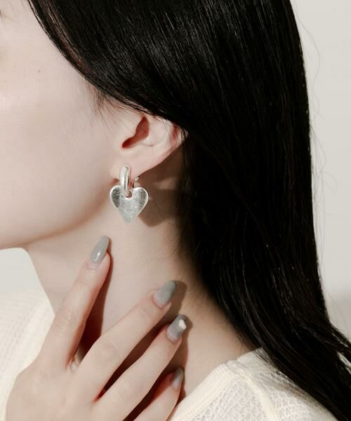 SMELLY / スメリー ピアス・イヤリング | ハートマットイヤリング | 詳細1
