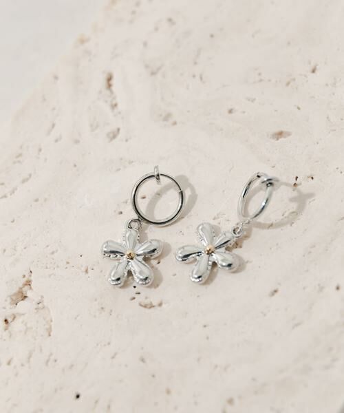 SMELLY / スメリー ピアス・イヤリング | ミニフラワースウィングイヤリング | 詳細1