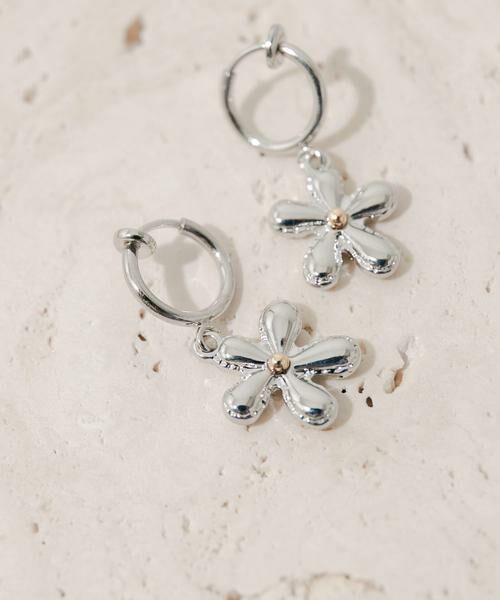 SMELLY / スメリー ピアス・イヤリング | ミニフラワースウィングイヤリング | 詳細2