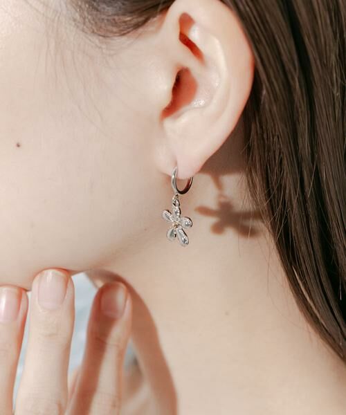 SMELLY / スメリー ピアス・イヤリング | ミニフラワースウィングイヤリング | 詳細5