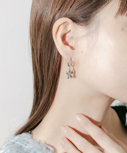 SMELLY / スメリー ピアス・イヤリング | ミニフラワースウィングイヤリング | 詳細6