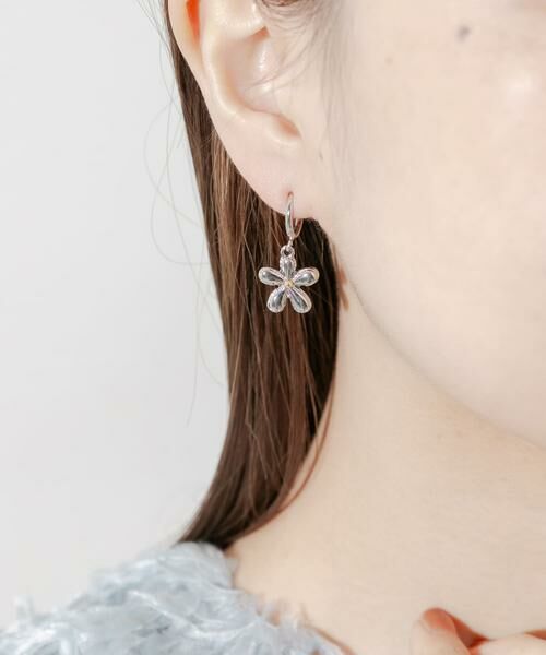SMELLY / スメリー ピアス・イヤリング | ミニフラワースウィングイヤリング | 詳細7