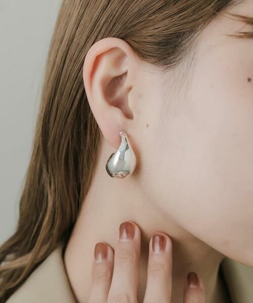 SMELLY / スメリー ピアス・イヤリング | メタルドロップフープイヤリング | 詳細1