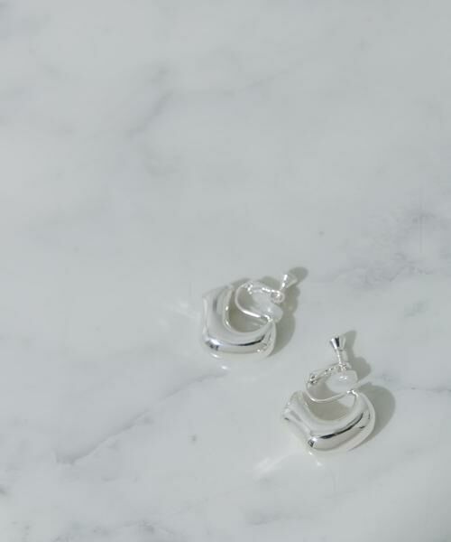 SMELLY / スメリー ピアス・イヤリング | ニュアンスカーブプックリイヤリング | 詳細1