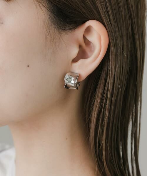 SMELLY / スメリー ピアス・イヤリング | ニュアンスメタルワイドフープイヤリング | 詳細1