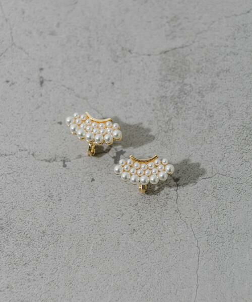 SMELLY / スメリー ピアス・イヤリング | グラデーションパールカーブイヤリング | 詳細1