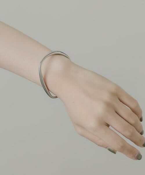 SMELLY / スメリー ブレスレット・バングル | ステンレスカーブバングル（シルバー）