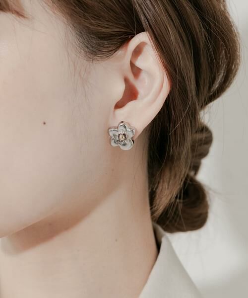 SMELLY / スメリー ピアス・イヤリング | ニュアンスメタルフラワーピアス | 詳細2