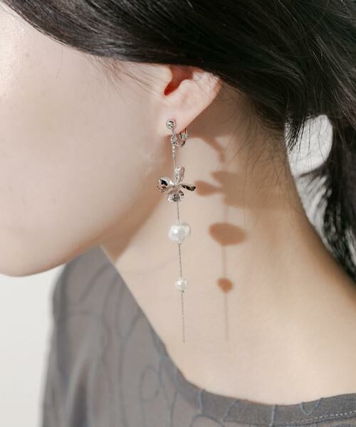 SMELLY / スメリー ピアス・イヤリング | メタルフラワーパールロングイヤリング | 詳細1