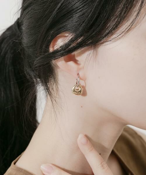 SMELLY / スメリー ピアス・イヤリング | ニュアンスメタルデザインフープイヤリング | 詳細4