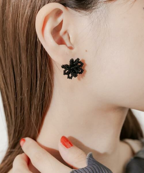 SMELLY / スメリー ピアス・イヤリング | フラワーモチーフビーズピアス | 詳細1