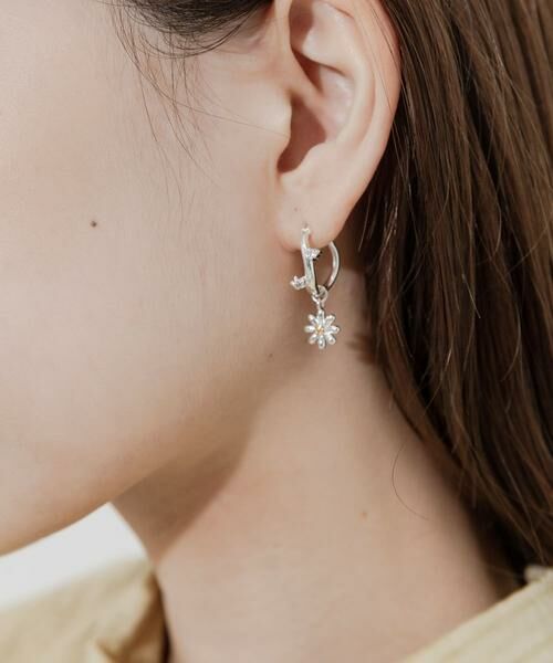 SMELLY / スメリー ピアス・イヤリング | フラワーチャームデザインフープピアス | 詳細3