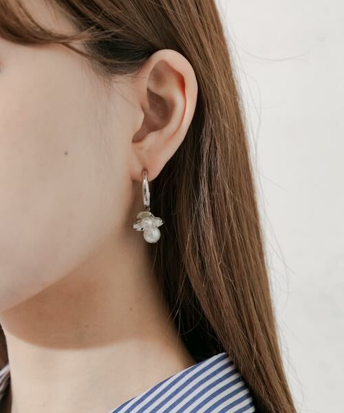 SMELLY / スメリー ピアス・イヤリング | メタルフラワーパールフープピアス | 詳細4