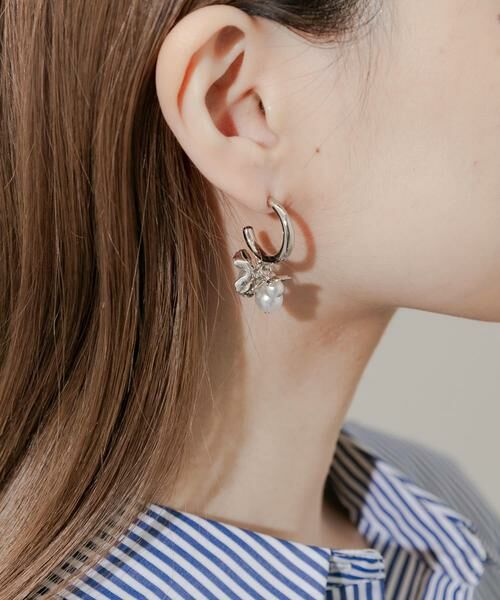 SMELLY / スメリー ピアス・イヤリング | メタルフラワーパールフープピアス | 詳細5