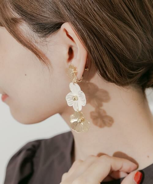 SMELLY / スメリー ピアス・イヤリング | トリプルフラワーイヤリング | 詳細1
