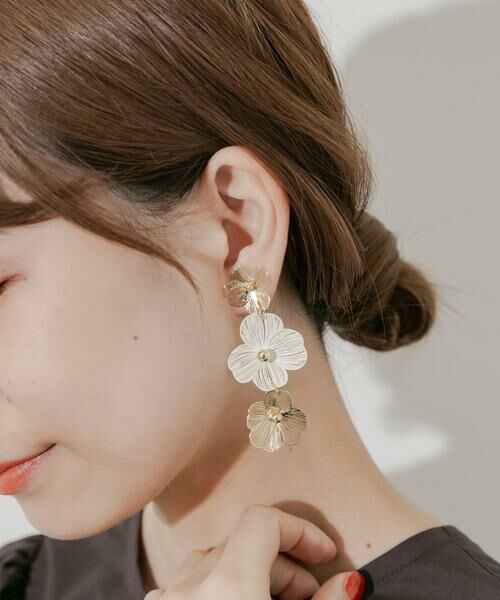 SMELLY / スメリー ピアス・イヤリング | トリプルフラワーイヤリング | 詳細2