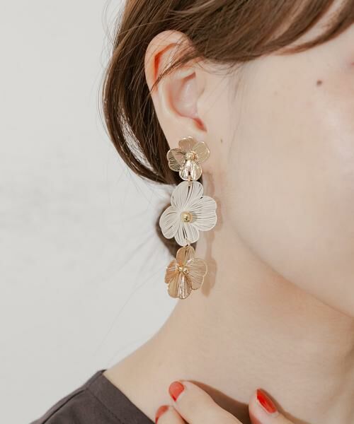 SMELLY / スメリー ピアス・イヤリング | トリプルフラワーイヤリング | 詳細3