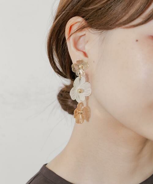 SMELLY / スメリー ピアス・イヤリング | トリプルフラワーイヤリング | 詳細4