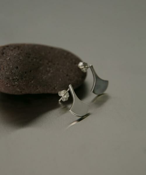 SMELLY / スメリー ピアス・イヤリング | SMELLY so　fan shape pierce | 詳細1