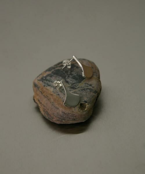 SMELLY / スメリー ピアス・イヤリング | SMELLY so　fan shape pierce | 詳細2