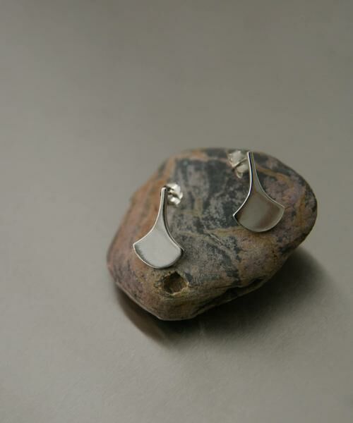 SMELLY / スメリー ピアス・イヤリング | SMELLY so　fan shape pierce | 詳細3