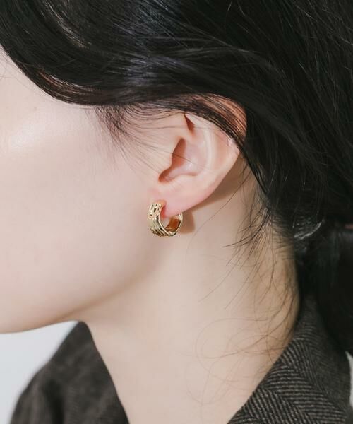 SMELLY / スメリー ピアス・イヤリング | ニュアンスラインワンタッチフープイヤリング | 詳細2