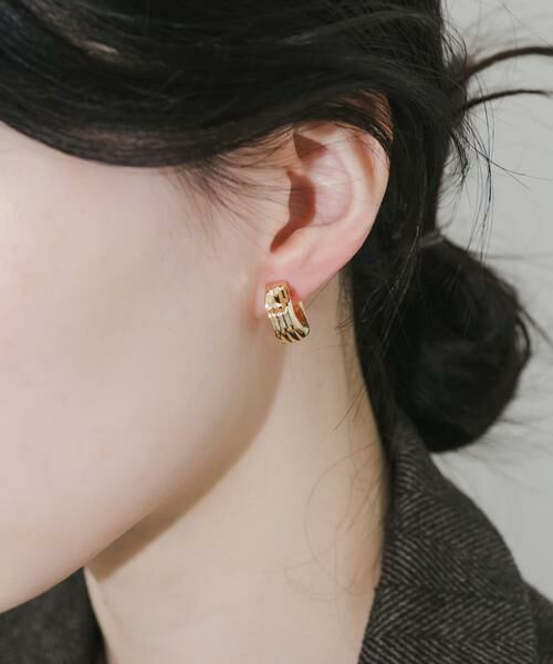 SMELLY / スメリー ピアス・イヤリング | ニュアンスラインワンタッチフープイヤリング | 詳細3