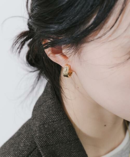 SMELLY / スメリー ピアス・イヤリング | ニュアンスラインワンタッチフープイヤリング | 詳細5