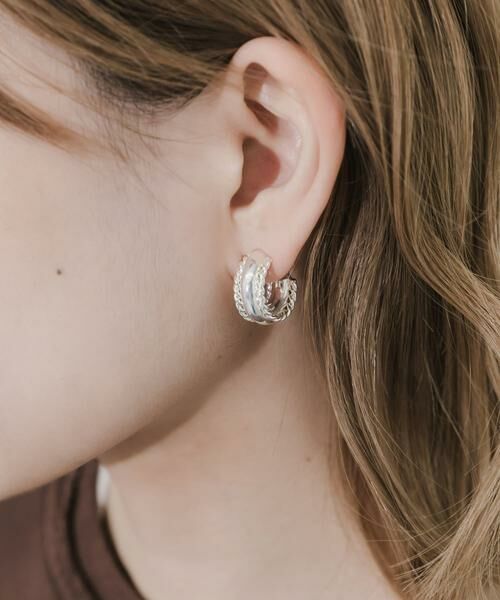 SMELLY / スメリー ピアス・イヤリング | ツイストデザインフープイヤリング | 詳細4