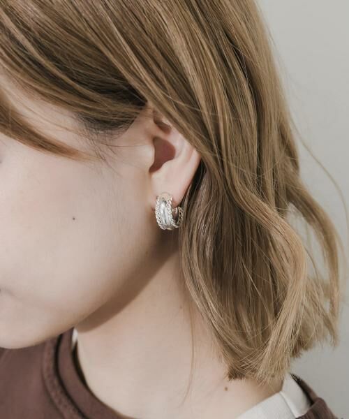 SMELLY / スメリー ピアス・イヤリング | ツイストデザインフープイヤリング | 詳細5