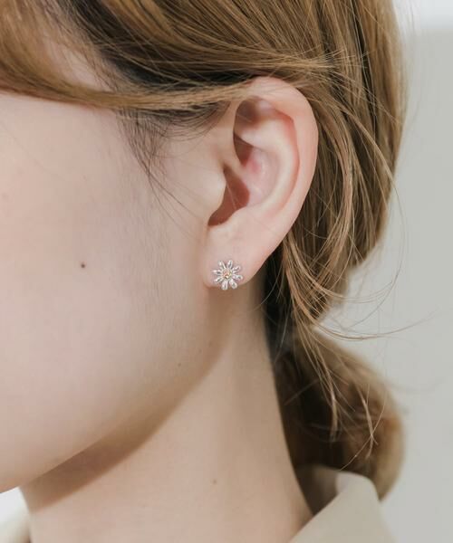 SMELLY / スメリー ピアス・イヤリング | ミニフラワーピアス | 詳細1