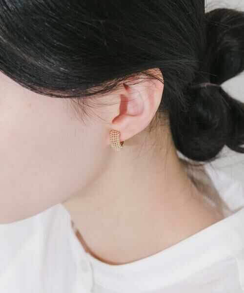 SMELLY / スメリー ピアス・イヤリング | エンボスワンタッチフープイヤリング | 詳細1