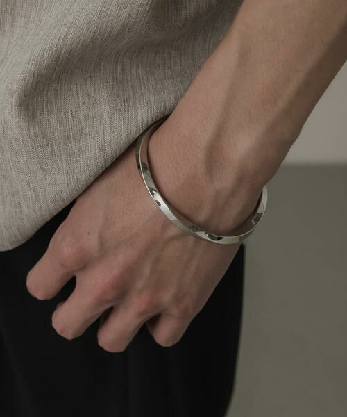 SMELLY / スメリー ブレスレット・バングル | スクエアツイストバングル（シルバー）