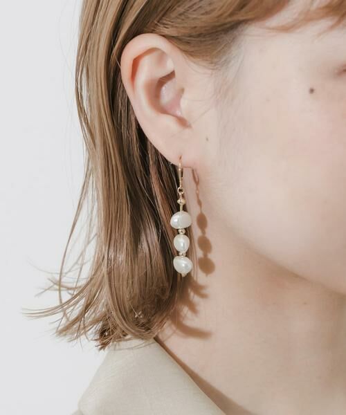 SMELLY / スメリー ピアス・イヤリング | イビツパールスウィングフープピアス | 詳細2