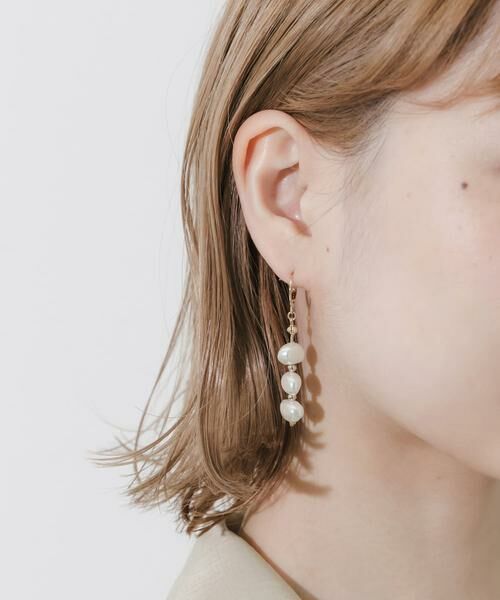 SMELLY / スメリー ピアス・イヤリング | イビツパールスウィングフープピアス | 詳細3