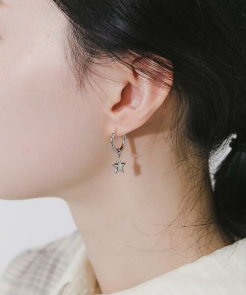 SMELLY / スメリー ピアス・イヤリング | ステンレススターチャームフープピアス | 詳細3