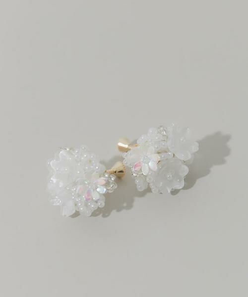 SMELLY / スメリー ピアス・イヤリング | フラワービーズボリュームイヤリング（ゴールド系その他）