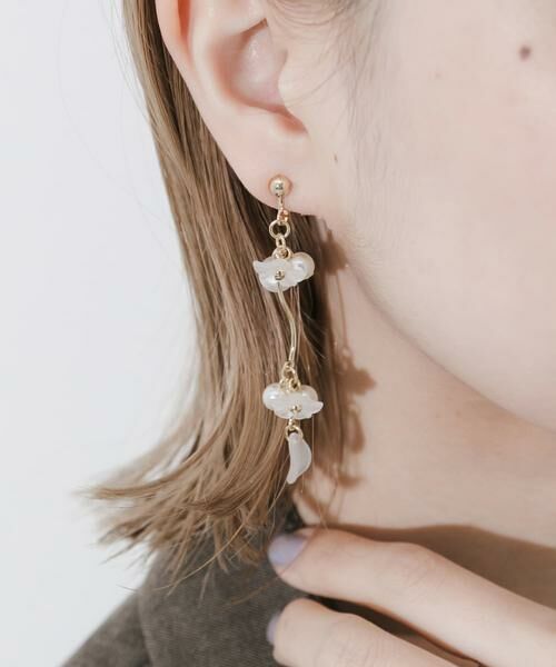 SMELLY / スメリー ピアス・イヤリング | パールフラワースウィングイヤリング | 詳細4