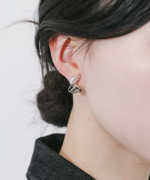 SMELLY / スメリー ピアス・イヤリング | ウェーブメタルイヤリング（シルバー）