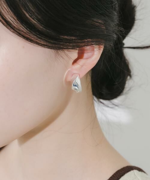 SMELLY / スメリー ピアス・イヤリング | メタルワイドツイストフープイヤリング（シルバー）