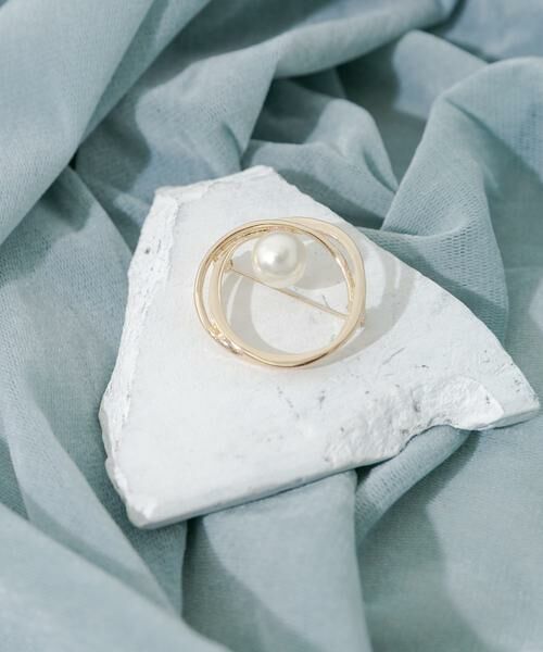 SMELLY / スメリー ブローチ・コサージュ | ニュアンスサークルポイントパールブローチ（ゴールド系その他）