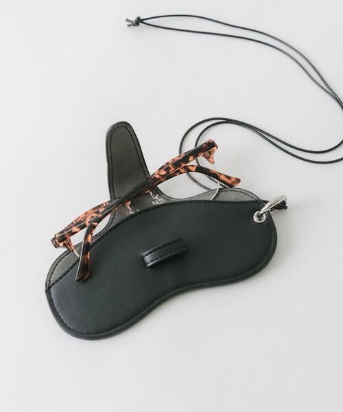 SMELLY / スメリー ポーチ | ネックストラップメガネケース（ブラック）