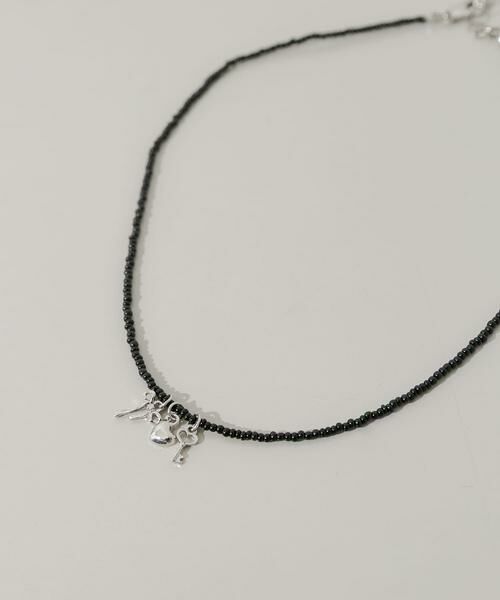SMELLY / スメリー ネックレス・ペンダント・チョーカー | ミニチャームビーズネックレス（ブラック系その他）